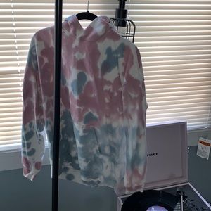 Cute tie dye hoodie!💫